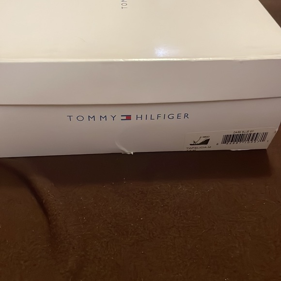 Previously worn 7.5 Navy n Tan Tommy Hilfiger wedge with original box - Picture 2 of 2